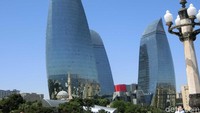 Foto: Salah satu landmark di Baku adalah Flame Tower atau Menara Api. Gedung unik ini adalah apartemen, hotel dan perkantoran. Negara Api adalah julukan atas kekayaan minyak dan gas bumi (Nograhany/detikTravel)