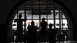 Pemudik Mulai Terlihat di Stasiun Senen