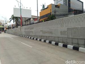 Pasukan Oranye Beraksi, Underpass Mampang Bersih Lagi dari Coretan