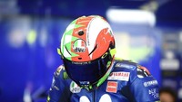 Desain helm terbaru Rossi masih terinspirasi desain lawas helm Formula 1 yang sempat ia perkenalkan awal tahun lalu. Yang berbeda tentu saja warna cerah yang ia pilih. (Foto: Twitter @AGVHelmets)