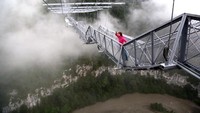 Jembatan ini adalah bagian dari skypark AJ Hackett. Dirancang bersama oleh Selandia Baru (AJ Hackett International Company) dan arsitek Rusia. Feel-planet.com/Istimewa.