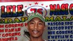 Lagi! Ini 10 Editan Foto Kocak Seleb Hollywood Jual Pecel Lele hingga Beli Salep