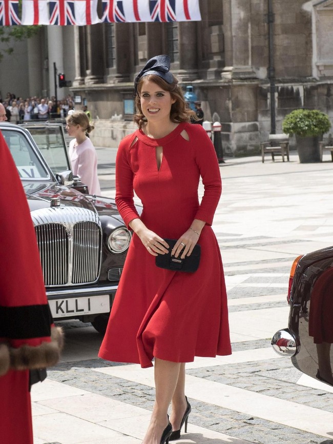 Tiada manusia yang sempurna, termasuk Putri Eugenie sekalipun yang tak luput dari penyakit serius. Masa kecil cucu Ratu Elizabeth II ini ternyata pernah dibayangi Skoliosis.  (Foto: Dok. Getty Images)