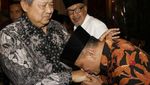 Potret Gatot Nurmantyo: Melangkah, Senyum, dan Cium Tangan SBY
