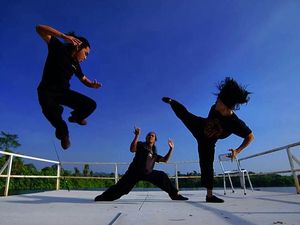 Iko Uwais Merinding Lihat Aksi Cecep dan Yayan Ruhian di John Wick