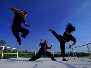Iko Uwais Merinding Lihat Aksi Cecep dan Yayan Ruhian di John Wick