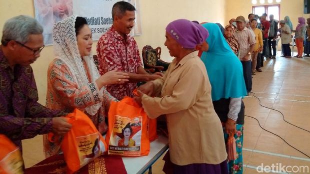 Menyapa Warga Merapi, Titiek Soeharto; Penak Jamane Bapakku to?
