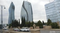 Foto: Azerbaijan baru merdeka tahun 1991 saat Uni Soviet jatuh dan masih berkonflik dengan Armenia. Namun di Kota Baku, nyaris tak terlihat jejak-jejak konflik itu. Yang terlihat adalah infrastruktur yang maju.(Nograhany/detikTravel)