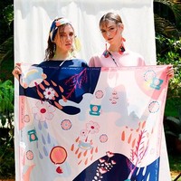 Brand fashion Cotton Ink berkolaborasi dengan desainer Mel Ahyar membuat koleksi lebaran yang penuh warna. Scarf dengan paduan cerah ini bisa kamu dapatkan dengan harga Rp 299.000. Foto: Dok. Instagram