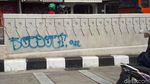 Foto: Kotornya Underpass Mampang Gara-gara Coretan SOTR