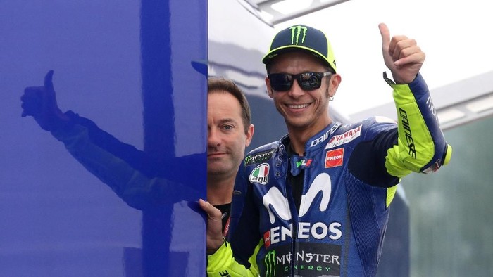 Motorcycling - MotoGP - Italian Grand Prix - Mugello Circuit, Scarperia, Italy - June 2, 2018   Movistar Yamaha MotoGPs Valentino Rossi gestures after qualifying   REUTERS/Alessandro Bianchi