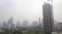 Hal itu menyebabkan suhu di bawah lebih dingin daripada suhu di atasnya. Biasanya semakin siang, ketika sinar matahari masuk maka kabut itu akan mulai menghilang. (Foto: Indah Mutiara Kami/detikcom)