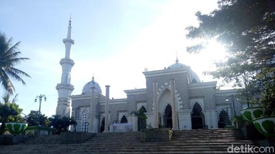 Foto: Masjid Megah Kebanggaan Warga Makassar