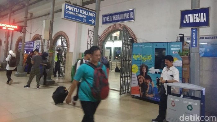 Suasana Stasiun Jatinegara Jakarta Timur (Ibnu Haryanto/detikcom)