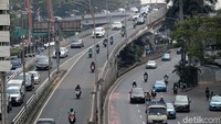 Kebijakan yang bakal diujicoba Juli mendatang ini, skemanya masih dalam proses penyusunan. Salah satunya mengenai jam operasional penerapan ganjil genap tersebut.