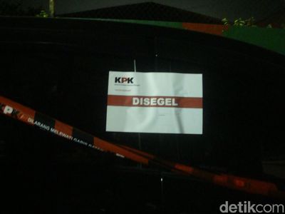 Penampakan Mobil Disegel KPK Pasca Bupati Purbalingga Ditangkap