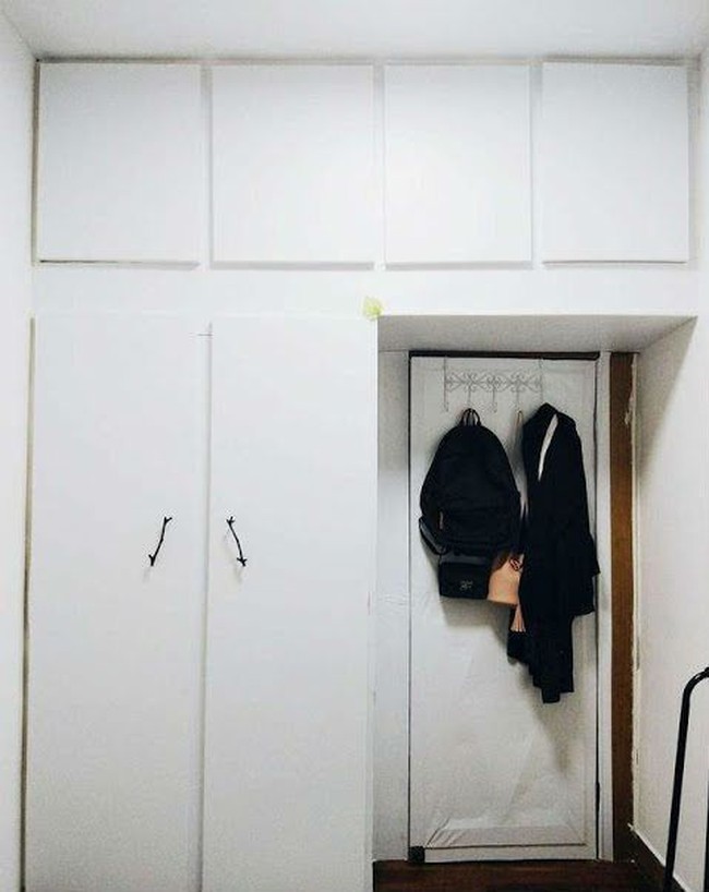 Lemari tua juga dicat putih dan diperbaiki sedikit. Hasilnya, lemari yang tampak baru dan terlihat minimalis. Foto: showbiztrends.net