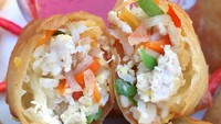 Lumpia goreng isi komplit, tulis aml_ia. Sepertinya ia bikin sendiri lumpia dengan isian wortel, bengkoang dan sayuran lainnya. Foto: Instagram