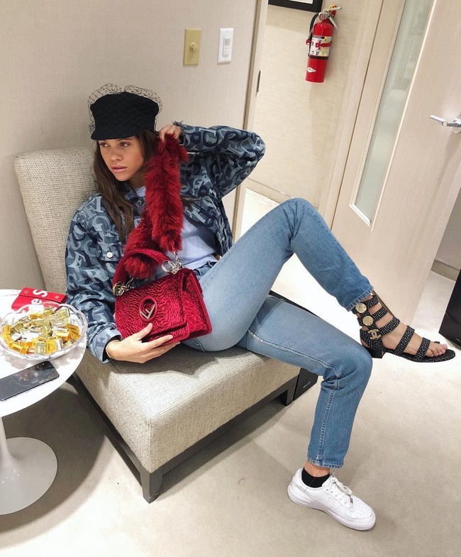 Hubungan Sofia dan Scott sejak awal memang telah janggal. Sofia sendiri sangat dekat dengan keluarga Kardashian-Jenner.  Foto: Instagram/sofia richie