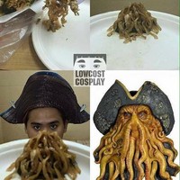 Kreatifitas Anucha dalam memanfaatkan barang-barang sekitar untuk menjadi kostum cosplay terbukti dari foto ini. Foto: Facebook/Instagram Lowcost Cosplay