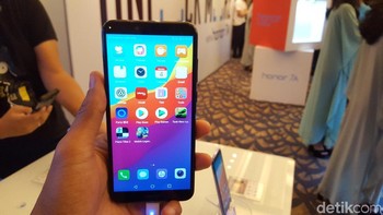 Honor 7A hadir dengan mengusung FullView Display berukuran 5,7 inch. (Foto: detikINET/Muhamad Imron Rosyadi)