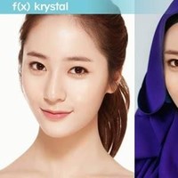 Diedit mengenakan hijab berbahan satin dan bernuansa biru, Krystal juga terlihat anggun dan menawan. Foto: Blog doubleddodewii