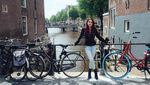 Foto: Asyiknya Si Cantik Irish Bella Liburan ke Eropa