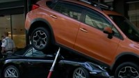 Porsche 911 Carrera S yang hendak dilakukan parkir di Hyatt Regency Hotel Sydney itu terlindas oleh mobil Subaru berwarna oranye. Foto: Sydney Morning Herald