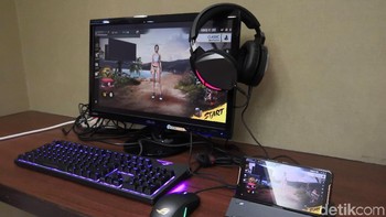 Mobile desktop dock membawa game ke layar besar di monitor desktop.  Foto: Muhamad Reza Sulaiman/detikINET