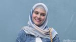 Intip Gaya Bumil Zee Zee Shahab yang Kece