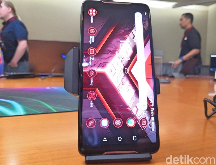 Asus ROG Phone. Foto: Muhamad Reza Sulaiman/detikinet Asus ROG Phone. Foto: Muhamad Reza Sulaiman/detikinet
