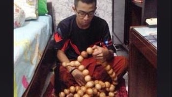 Mari perbanyak amal dengan rajin-rajin bertasbih. (Foto: Internet)