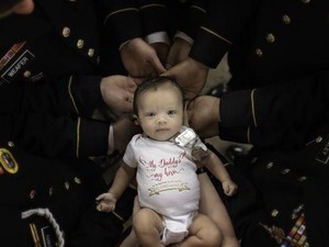 Hiks! Ada Alasan Haru di Balik Pemotretan Bayi Ini