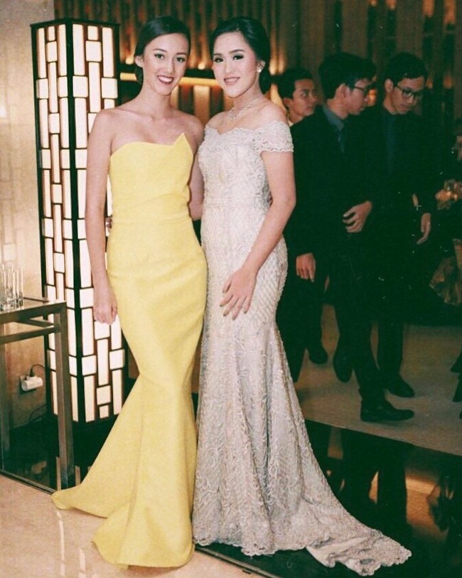 Betubuh tinggi semampai, siluet gaun dengan rok mermaid memaksimalkan penampilan Nabila Sudiro. Putri dari aktor Tora Sudiro ini bahkan dianugerahi sebagai ratu prom atas pilihan warna gaunnya yang mencuri atensi. Foto: Dok. Instagram