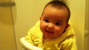 Kebanyakan toilet di Jepang memiliki gantungan sebagai tempat duduk untuk bayi. (Foto: Boredpanda)