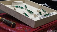 Perhiasan emerald seharga lebih dari Rp 20 miliar. KPK juga tidak menyebut siapa pelapor gratifikasi itu (Foto: Nur Indah Fatmawati/detikcom)
