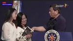 Detik-detik Sebelum Duterte Mendadak Cium Bibir Perempuan di Korsel