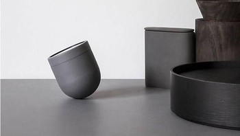 Tumbler. Tumbler membangunkan dengan cara mengerjai orang untuk meletakkannya secara terbalik untuk mematikan bunyi alarm yang berisik. Foto: Istimewa