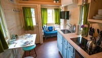 Temanya juga unik-unik. Mulai dari klasik sampai bohemian yang cantik bisa ditemukan di sini (Tiny House Village)