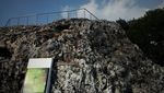 Gunung Api Terkecil Sedunia dan Kisah Pembuangan Jenazah