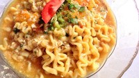 Walau bakmi godog buatan @chindyocta21 ini sederhana. Warna kuah kentalnya yang sedikit kemerahan justru terlihat sangat menggoda. Foto: Instagram