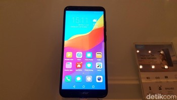 Layar FullView Display dsri Honor 7A memiliki rasio 18:9 dan resolusi 1440p x 720p. (Foto: detikINET/Muhamad Imron Rosyadi)