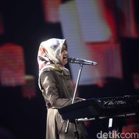 Pemenang favorit jatuh kepada Riski Makarima. Ia mendapatkan voting tertinggi dari pendukungnya. Tak heran, jika pendukung Riski paling ramai memadati Enconvention Ancol malam itu. Ada lebih dari 100 orang hadir untuk mendukung Riski. Foto: Nico/Wolipop