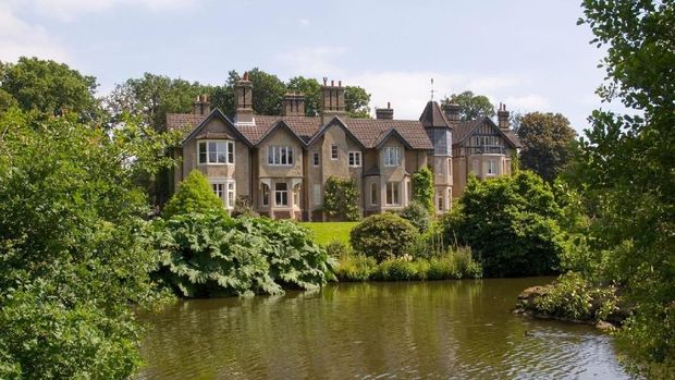 Ini Kado Mewah Ratu Elizabeth untuk Pangeran Harry-Meghan Markle