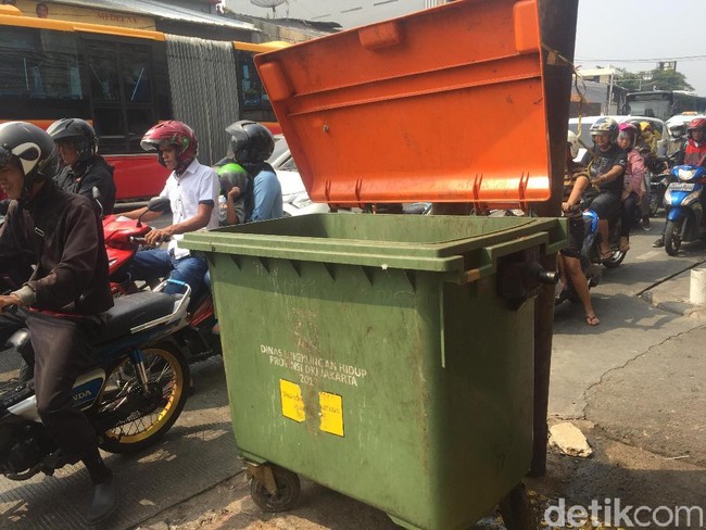 Fakta-fakta Tong Sampah Made in Jerman Rp 9,5 M yang Dibeli DKI