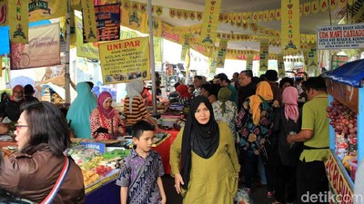 Foto: Ngabuburit di Pasar Benhil