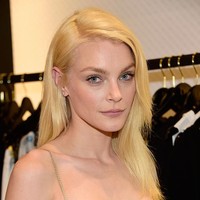 Model era 2000-an ini pernah menjadi cover majalah Vogue tahun 2007. Ia berpose bersama sembilan model lainnya di antaranya Coco Rocha, Hilary Rhoda, Chanel Iman dan lainnya yang dianggap sebagai Supermodel era baru.  Foto: Getty Images