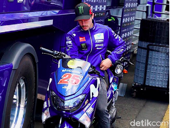 Akun instagram @maverickvinalesfanclub mengunggah foto Vinales dengan Yamaha Nmax berkelir biru. Foto itu diambil saat balapan MotoGP Le Mans beberapa waktu lalu.