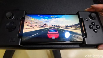 Terdapat teknologi sistem pendingin GameCool 3D vapor-chamber. Teknologi sistem pendingin dengan carbon cooling pad dan copper heat spreader menjadikan Asus ROG phone tak mudah panas. Foto: Muhamad Reza Sulaiman/detikINET