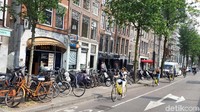 Jalur sepeda tersedia banyak di Amsterdam (Afif Farhan/detikTravel)